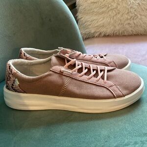 Hey dudes slip on tennies womens size 9